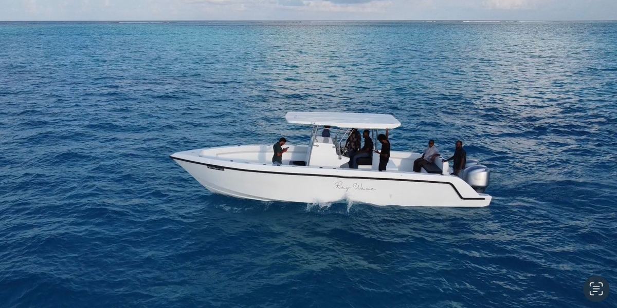 Headseas 32CC — Center Console for Serious Offshore Fishing and Excursions in the Maldives