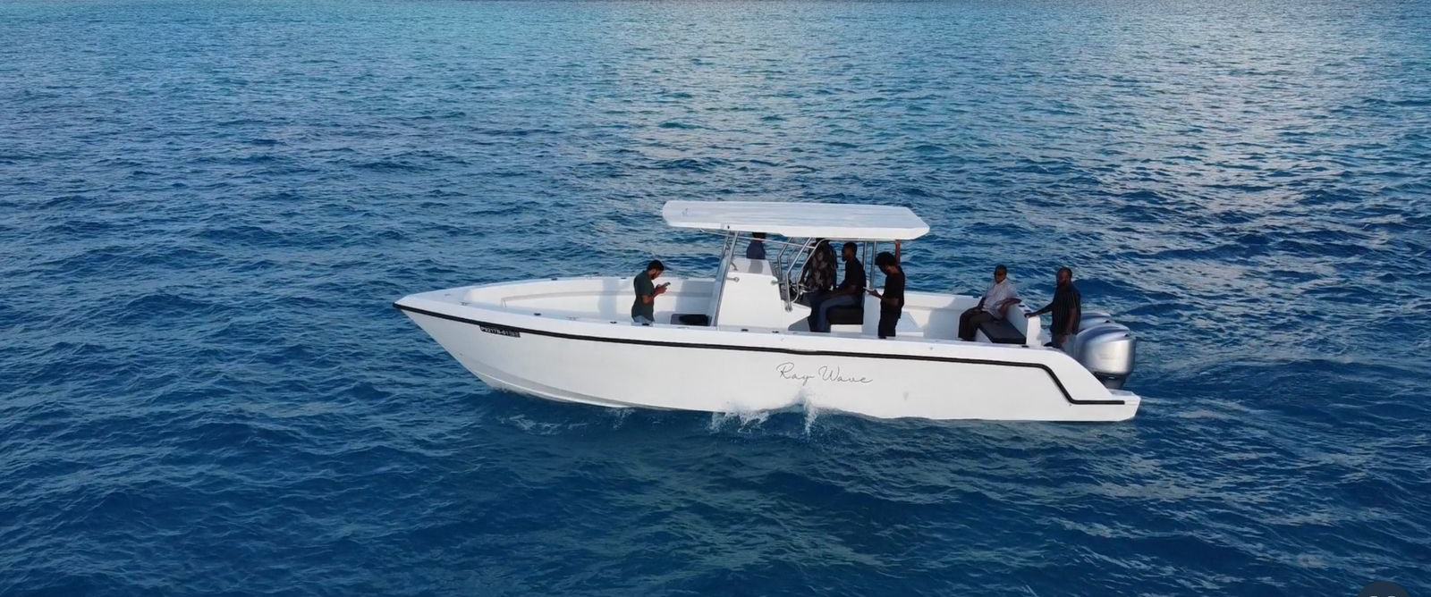 Headseas 32CC — Center Console for Serious Offshore Fishing and Excursions in the Maldives
